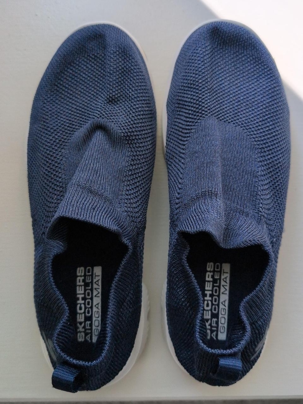 Skechers Ultra Go Air-cooled Goga Mat, navy blue knit slip on shoes. size 8.